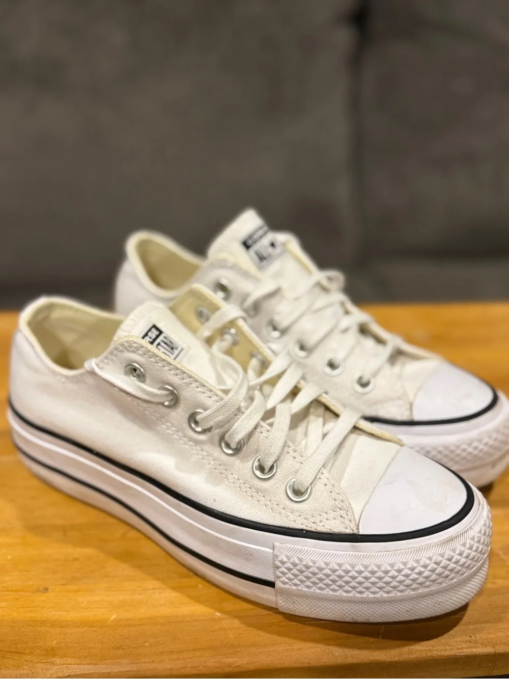 Platform Low-Top Canvas Sneakers Size women 6